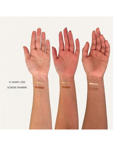 Prueba de color en piel del Corrector líquido 02 beige Oyambre NaturaBIO Cosmetics