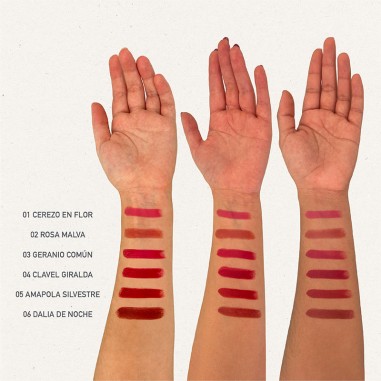 Prueba de colores sobre la piel de los Pintalabios NaturaBIO Cosmetics