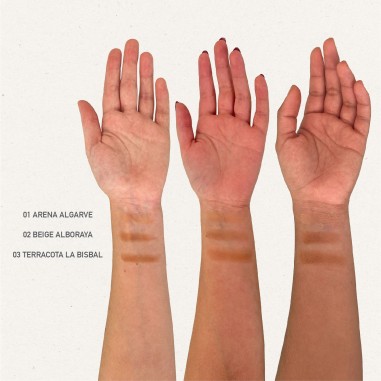 Prueba de colores en la piel de Maquillaje polvo compacto 01 Arena Algarve NaturaBIO Cosmetics