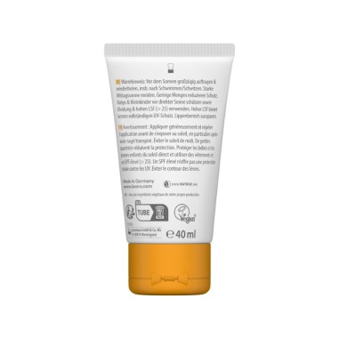 Vista lateral del Fluido solar facial Sensitiv SPF 50 lavera mostrando el diseño del envase y la caja.