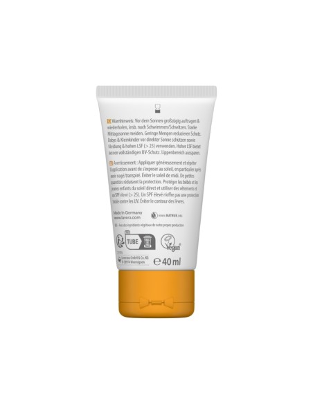 Vista lateral del Fluido solar facial Sensitiv SPF 50 lavera mostrando el diseño del envase y la caja.