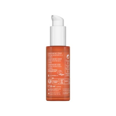 Sérum facial Glow by Nature lavera, vista lateral del frasco con etiquetas e indicaciones de uso
