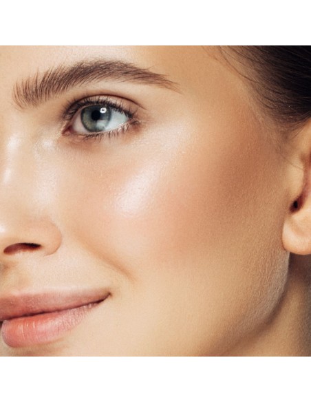 Aplicación de la crema en la piel dl BB cream perfeccionadora.