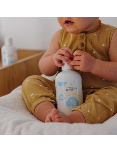bebé con el Gel baño perfumado bebé 500ml Laboratoires de Biarritz