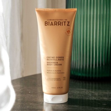 Crema corporal iluminadora Laboratoires de Biarritz textura crema