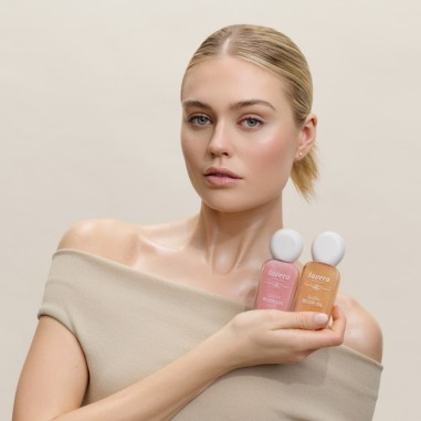 Oli glow Honey de lavera. Nutrició lleugera i brillantor lluminosa per a una pell radiant. Amb oli Bio de meló i argan.