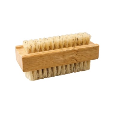 El Cepillo uñas Bambú NaturaBIO Cosmetics ayuda a mantener unas manos perfectas.